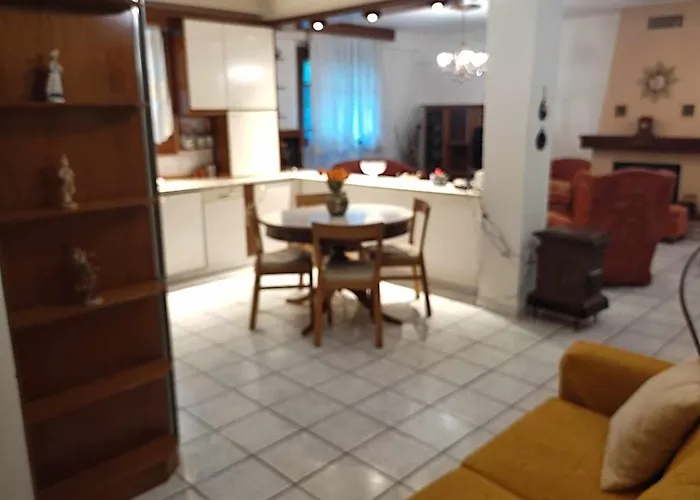 Elaiones House