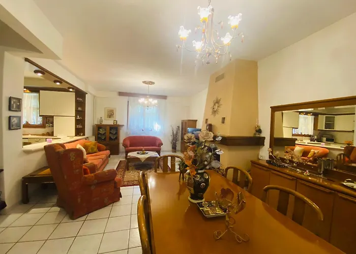 Elaiones House